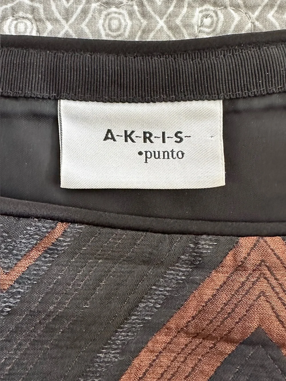 Akris Punto Copper Black Gray A-Line Skirt Herringbone Chevron Jacquard Size 6